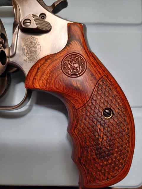 Smith and Wesson 686 Plus Deluxe