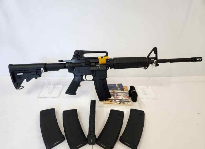 Bushmaster XM15-E2S Carbine M4 AR15 Combat 