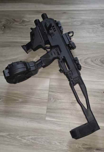 MCK Taurus G3C w/4 extra 12rd mags and 50rd Drum