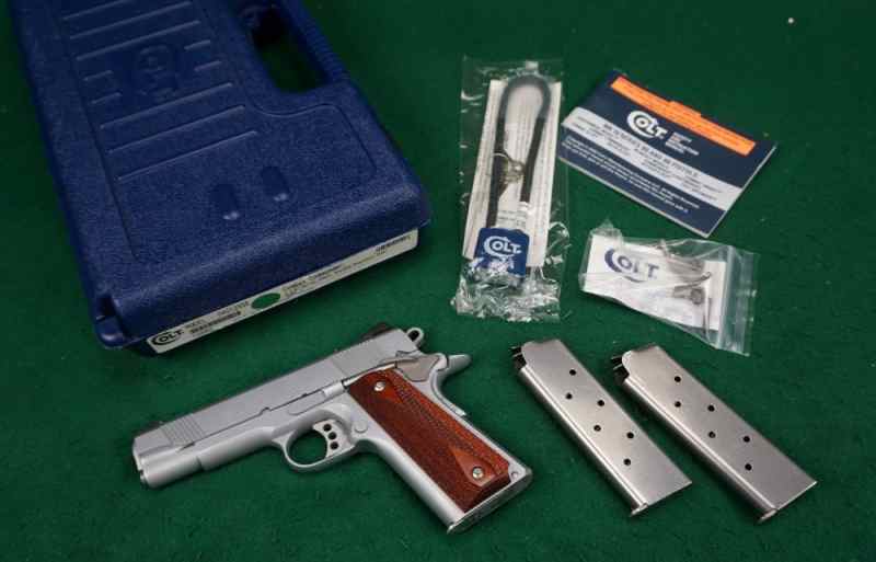 Colt 1911 Combat Commander Brushed Stainless 45acp