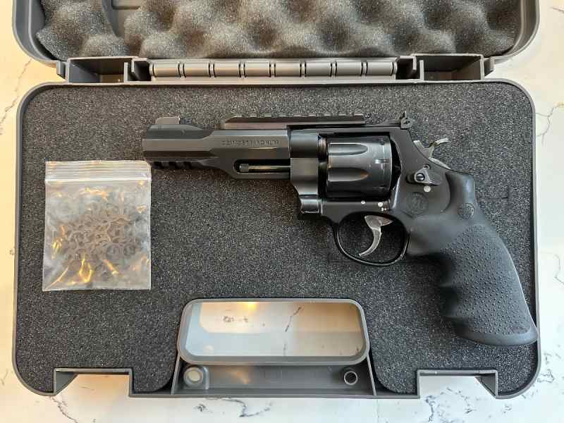 Smith and Wesson R8