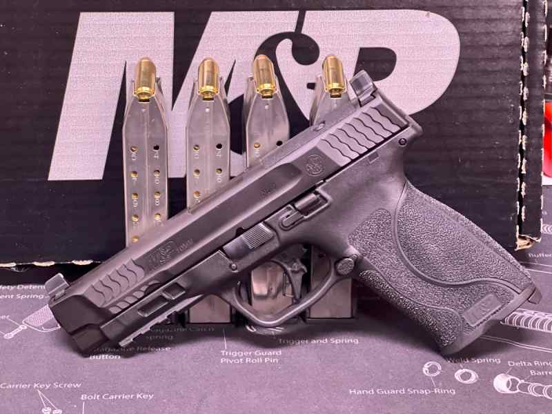 S&amp;W M&amp;P 2.0 10MM 4.6&quot; 4x 15rd mags, Holster FS/FT