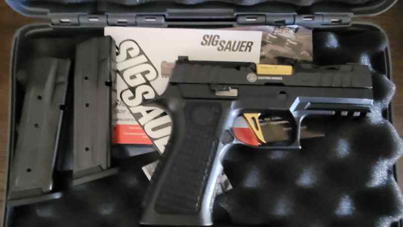 Sig Sauer  P320-XCARRY SPECTRE Custom Works