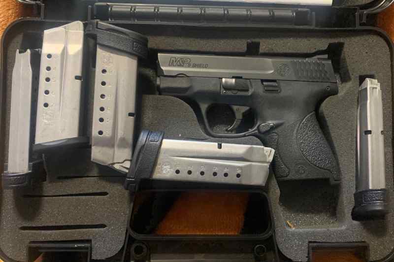 Smith &amp; Wesson Shield 9mm