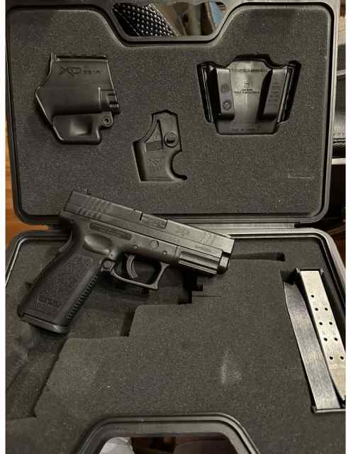 Springfield Armory XD Service 40 S&amp;W 4in Black