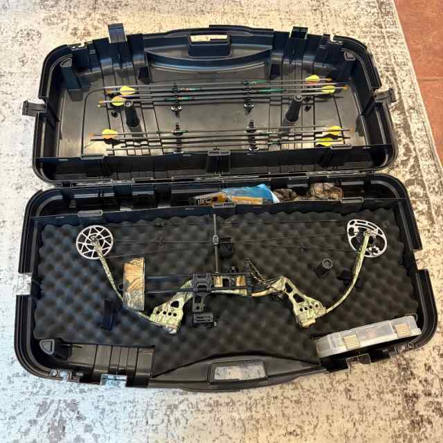 Redhead Kronik Left Handed Compound Bow with Case
