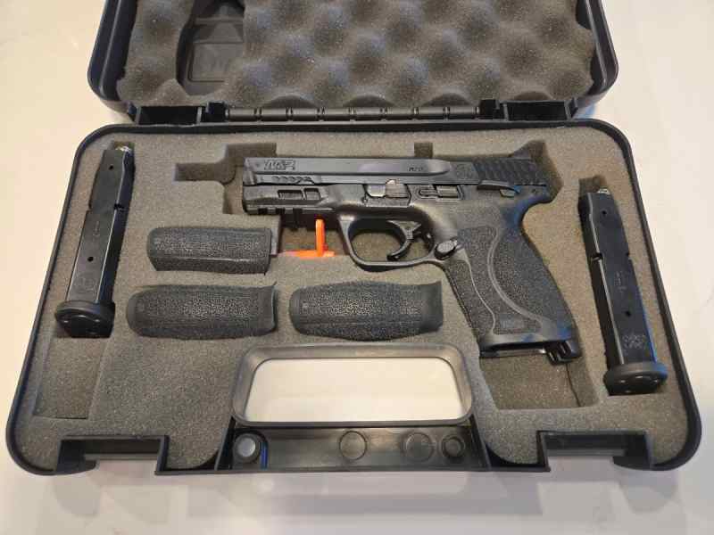 Smith &amp; Wesson M&amp;P 2.0 9mm Compact Thumb Safety