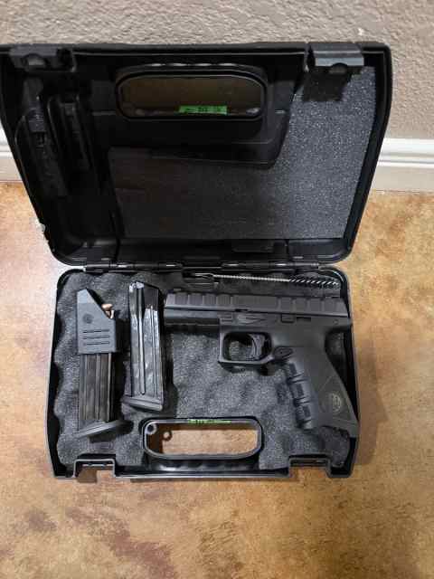 Beretta Striker APX 9mm