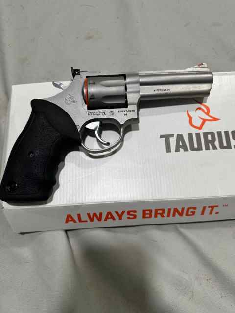 Taurus 66 357 4" Stainless BNIB 500 w holster