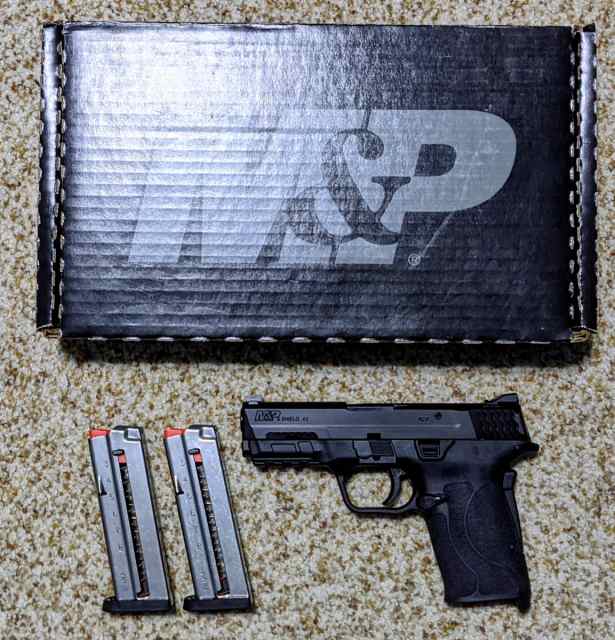 Smith &amp; Wesson M&amp;P 9MM Shield EZ w/ Night Sights