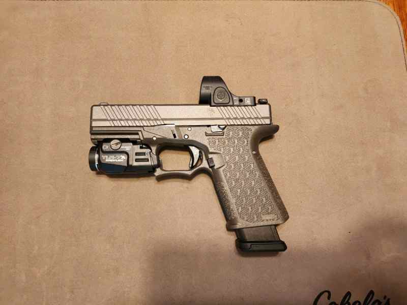 Glock 19 Custom , Trijicon Sro , Like New, FSFT 