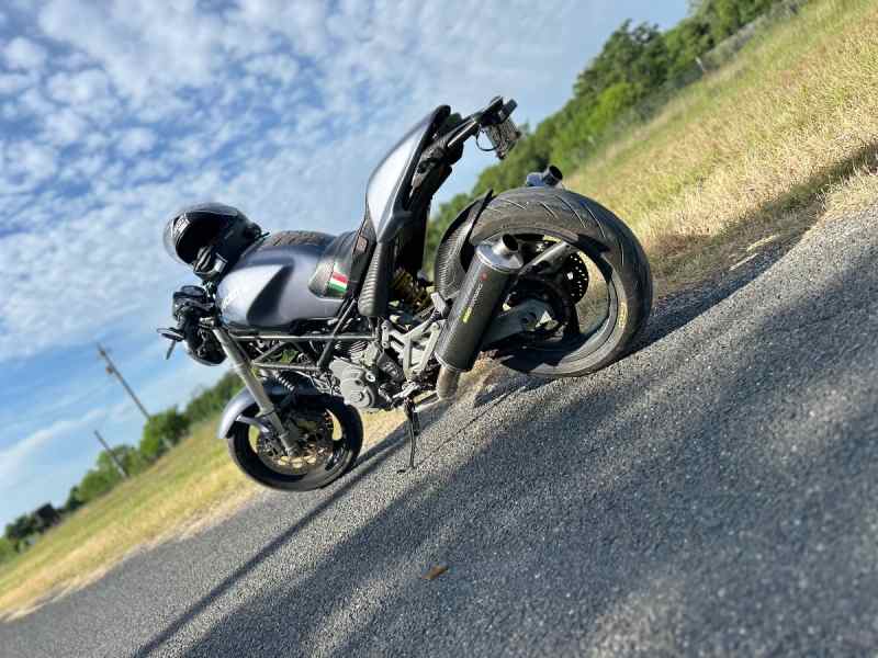 Ducati monster 750