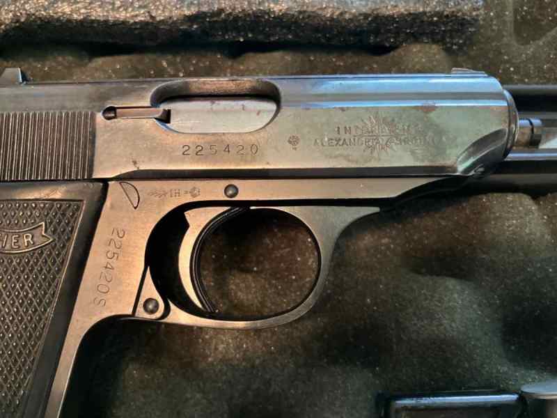 Smith &amp; Wesson .40 M&amp;P Shield 2.0 